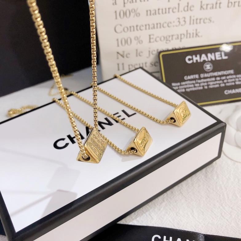 X373   Chanel necklace 106905