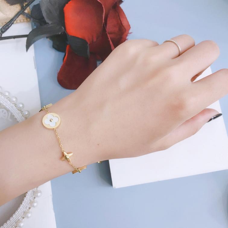 L019 LV bracelet 105894