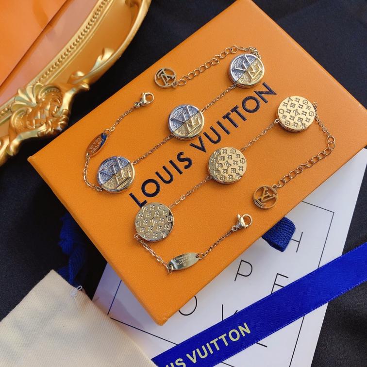 L050   Lv bracelet 105904