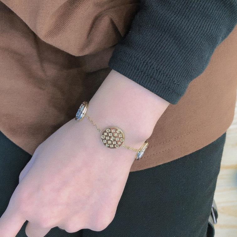 L050   Lv bracelet 105904