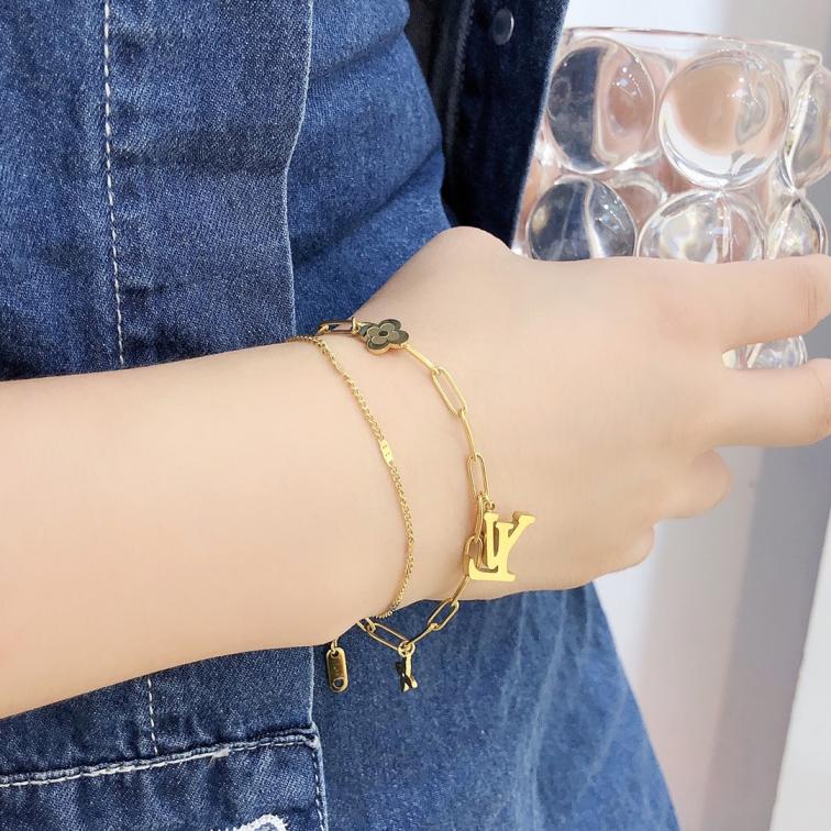 L083  LV Bracelet 106095