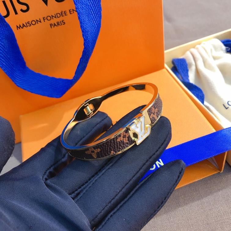 S190  LV Bracelet 106210