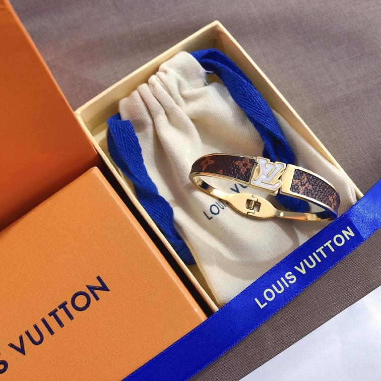 S190  LV Bracelet 106210