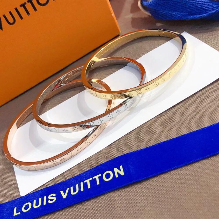 S188  LV bracelet 106212