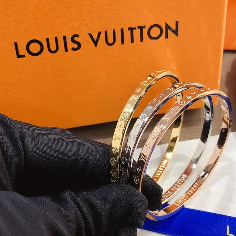 S188  LV bracelet 106212
