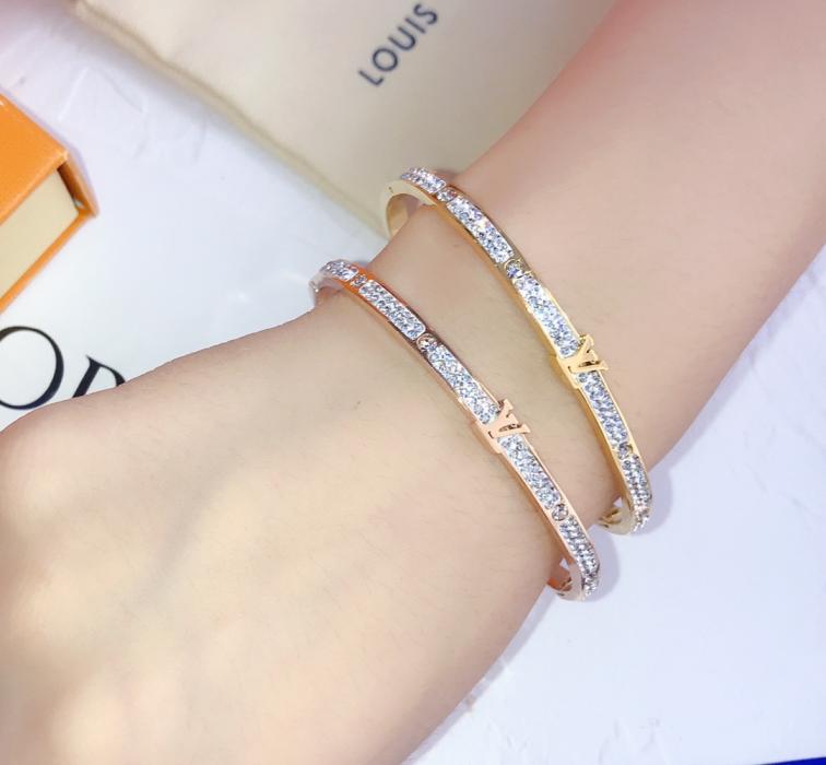 S073  LV Bracelet 106230