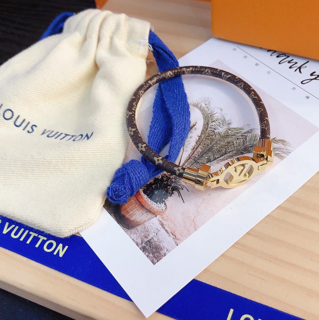 S146   LV bracelet 106234