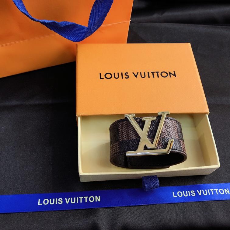 S129     LV Leather bracelet 105642