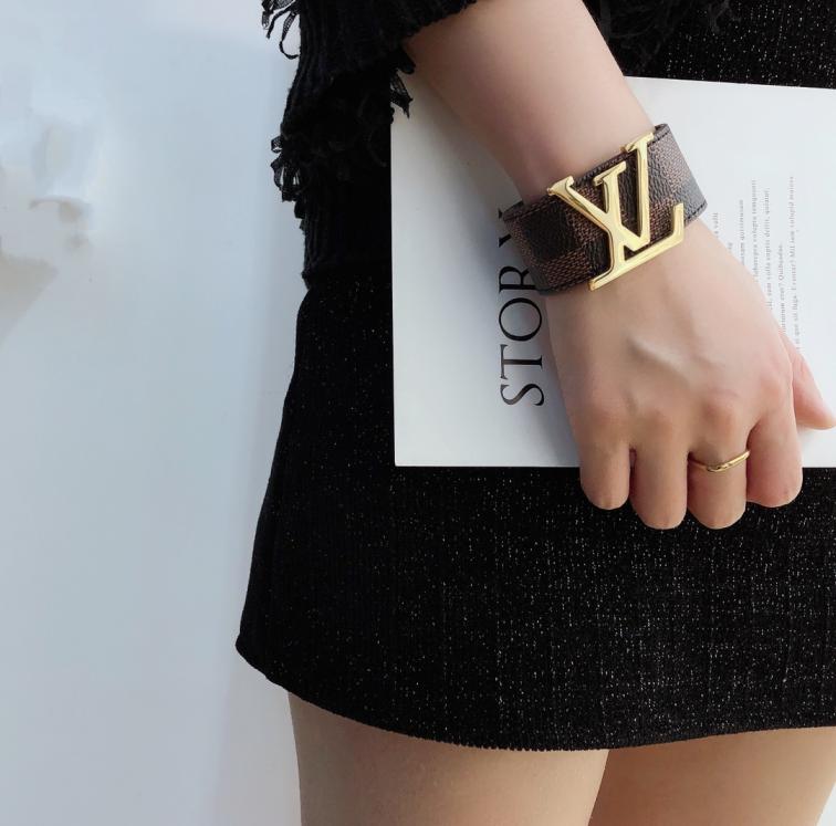 S129     LV Leather bracelet 105642
