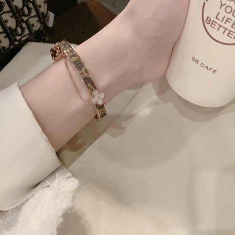 S034 LV Bracelet 106260