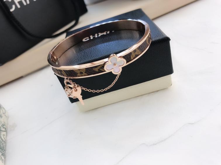 S034 LV Bracelet 106260
