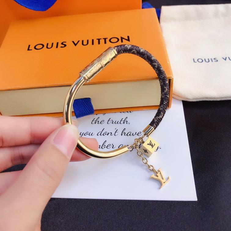 S123    LV Bracelet 106266