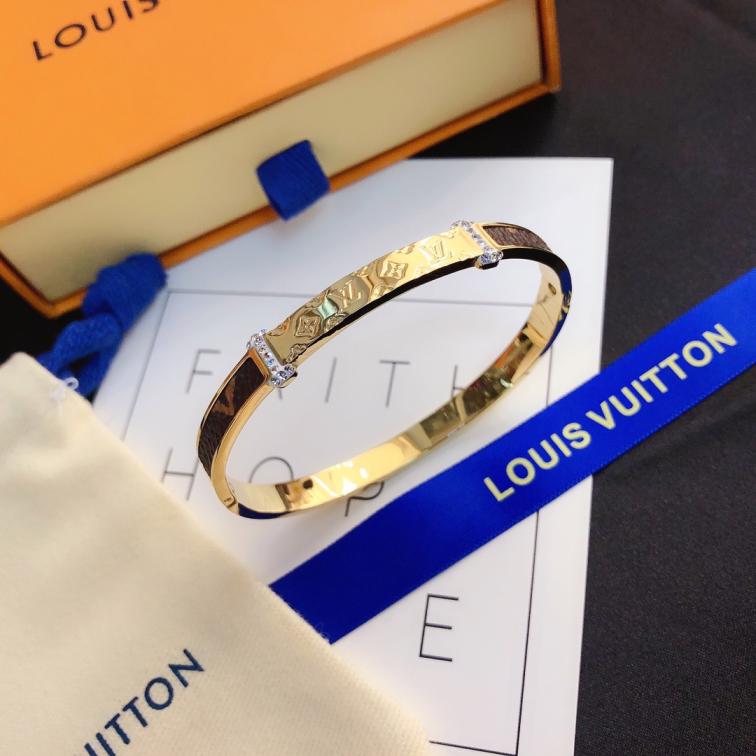 S111    LV Bracelet 106269