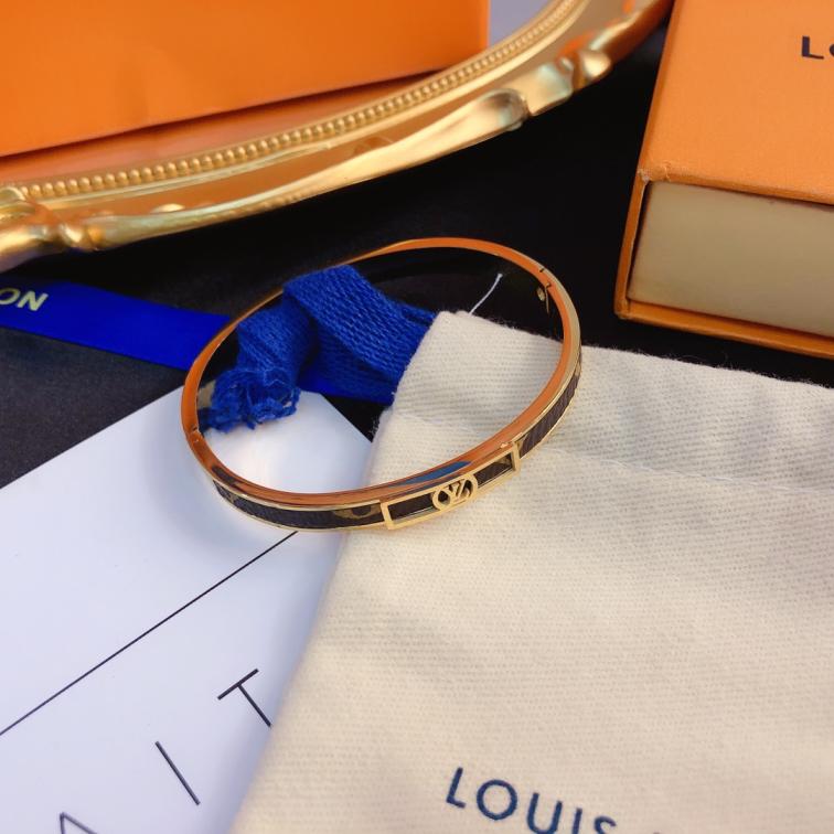S104    LV Bracelet 106271