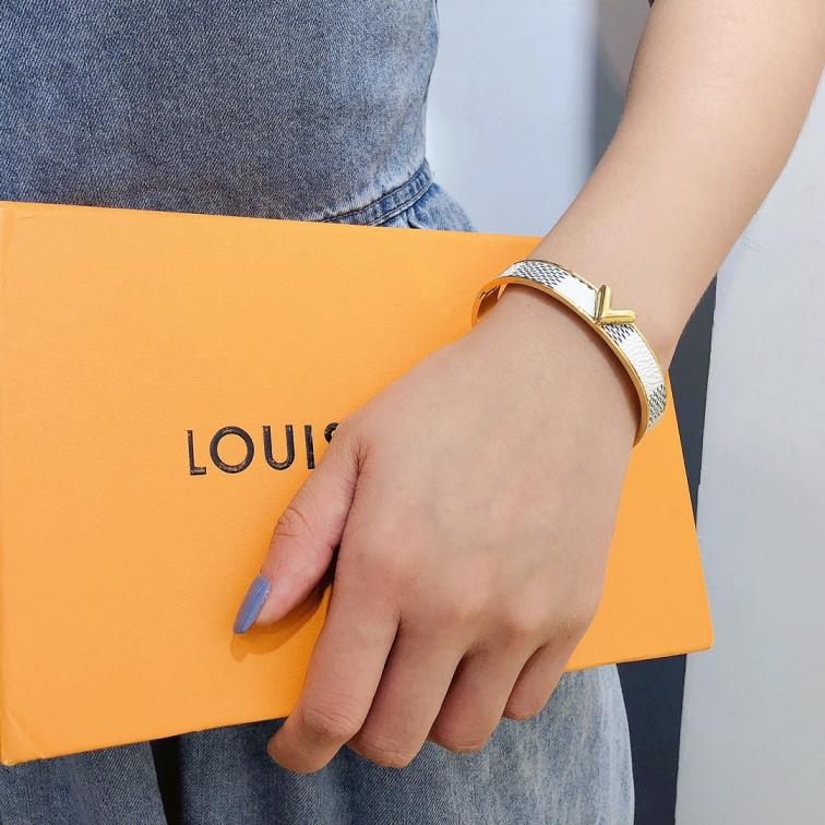 LV bracelet 106374