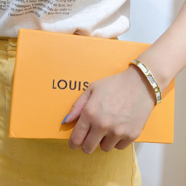 LV bracelet 106408