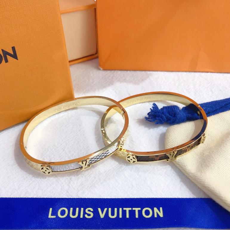 S235   LV Bracelet 106479