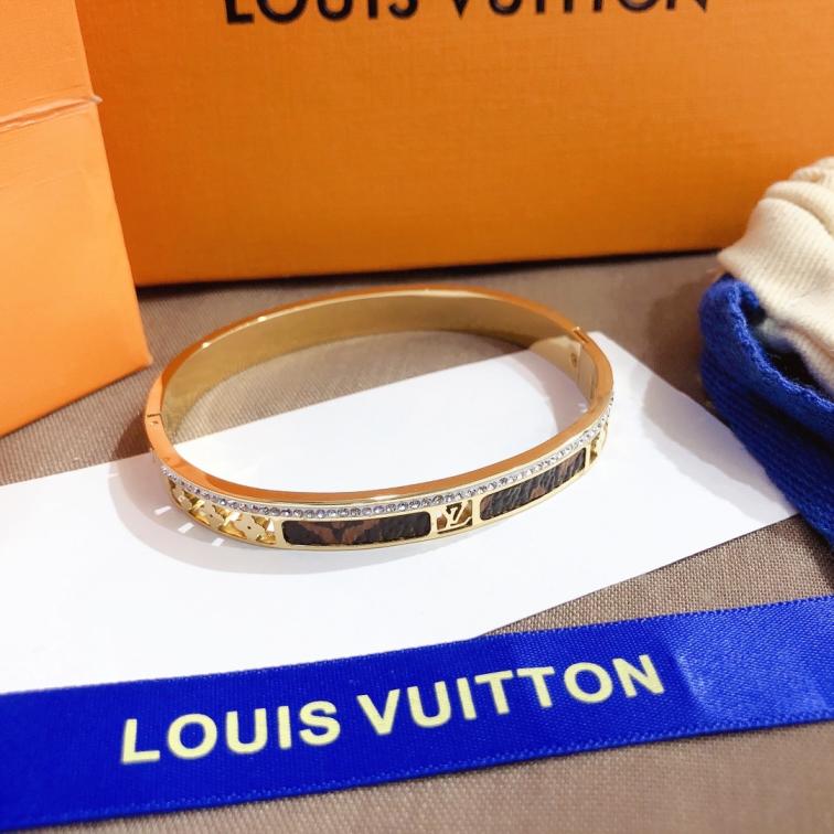 S249    LV Bracelet 106909