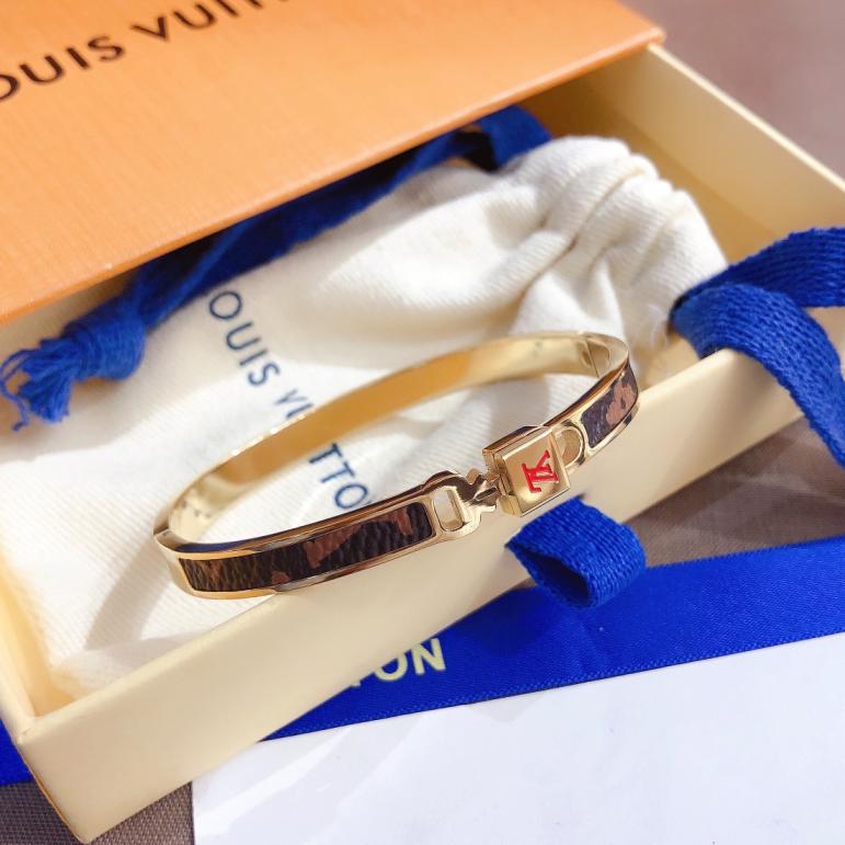 S250      LV Bracelet 106912
