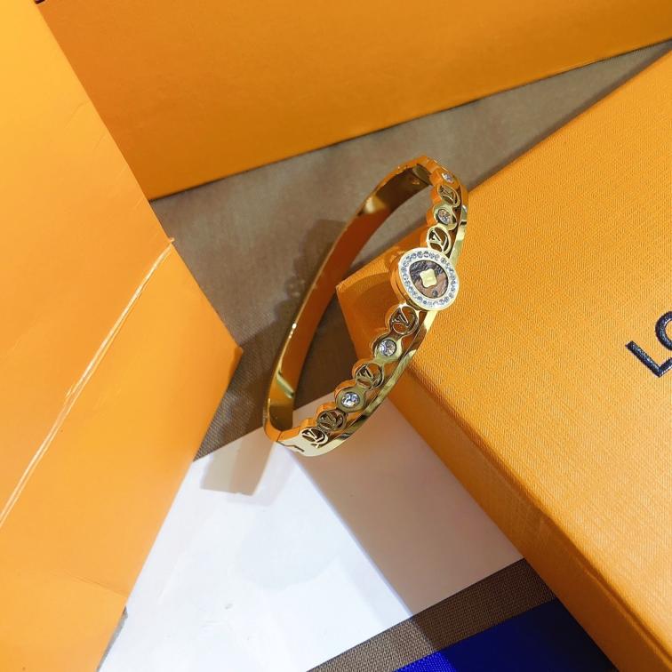 S251     LV Bracelet 106916