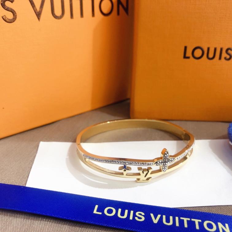 S252     LV Bracelet 106918
