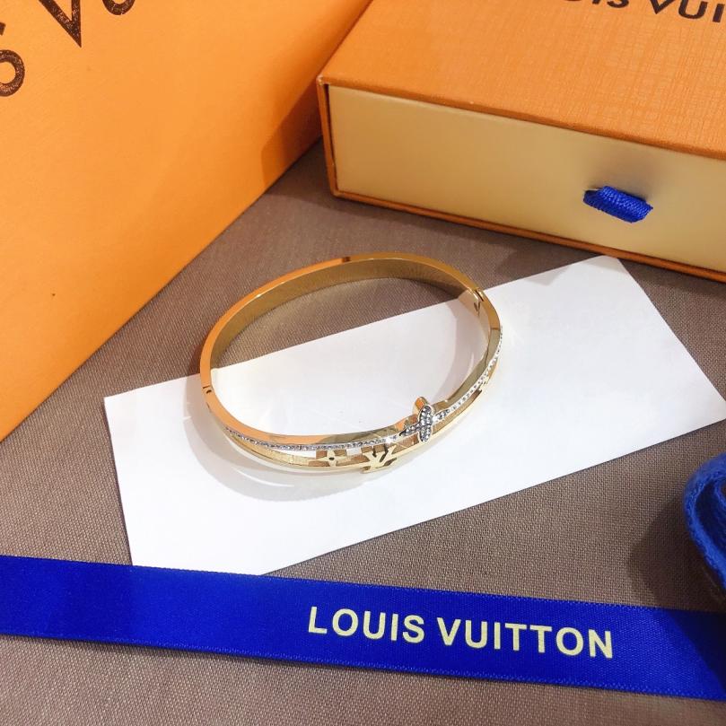 S252     LV Bracelet 106918