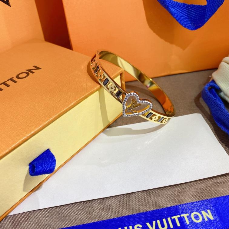 S255   LV bracelet 106933