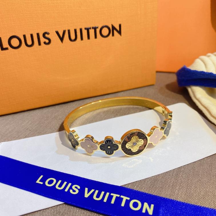 S256       LV bracelet 106934