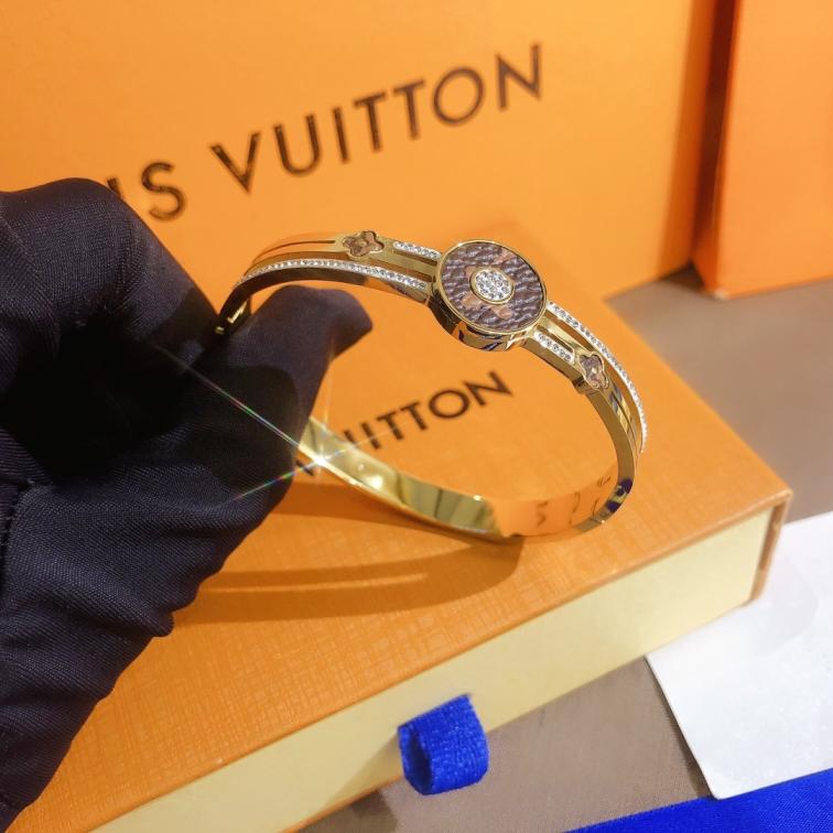S259       LV bracelet 106940