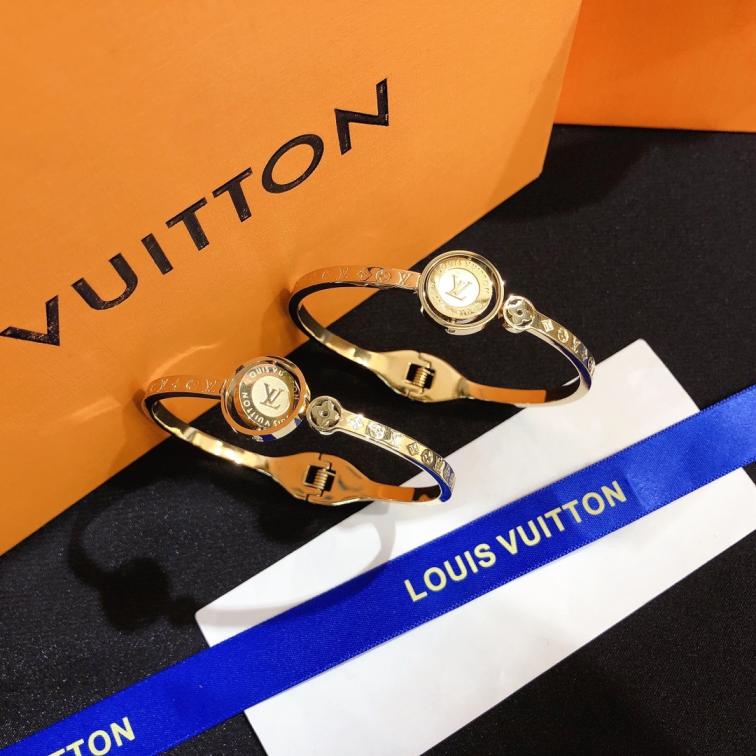 S282    LV Bracelet 107642