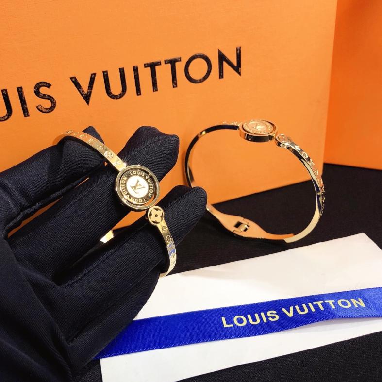 S282    LV Bracelet 107642