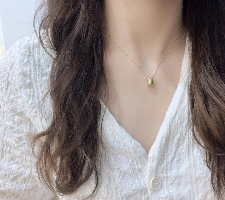 X326    LV necklace 106291