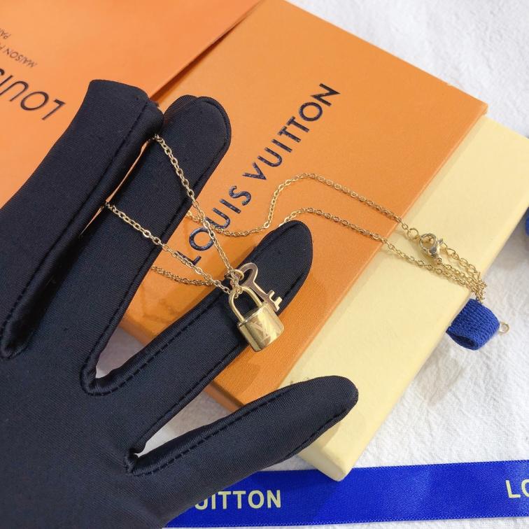 X328     LV necklace 106321