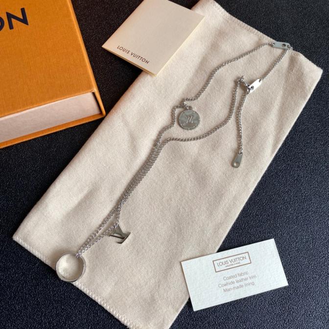 B004 LV necklace 106464