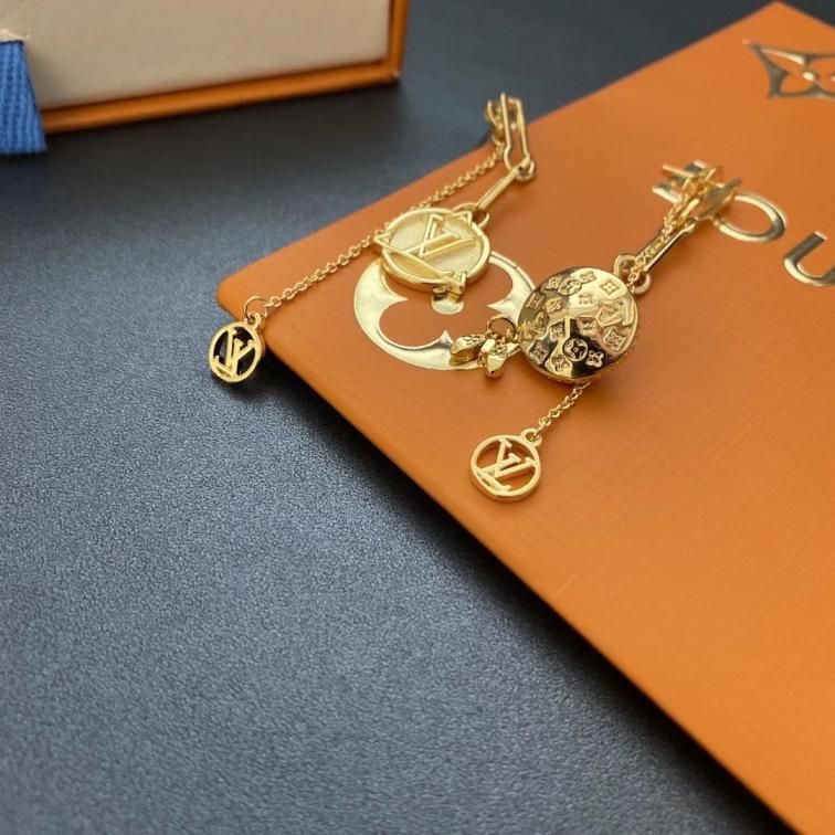 A172 LV earring 104894