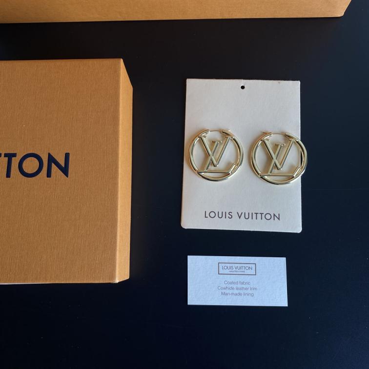 A665 LV earring 105836