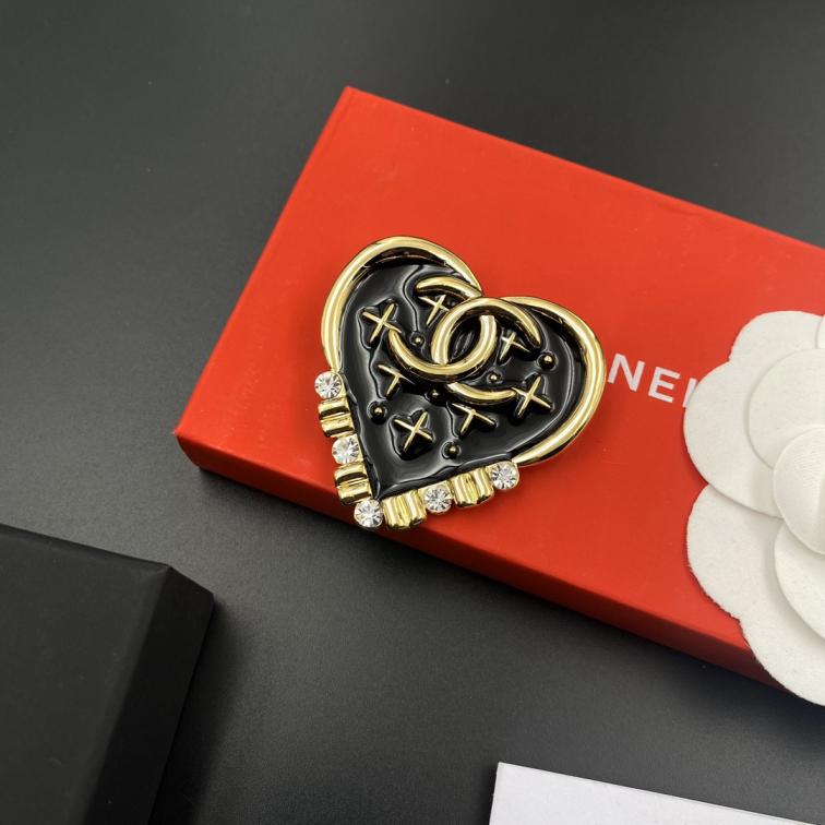 C208 Chanel brooch 107667