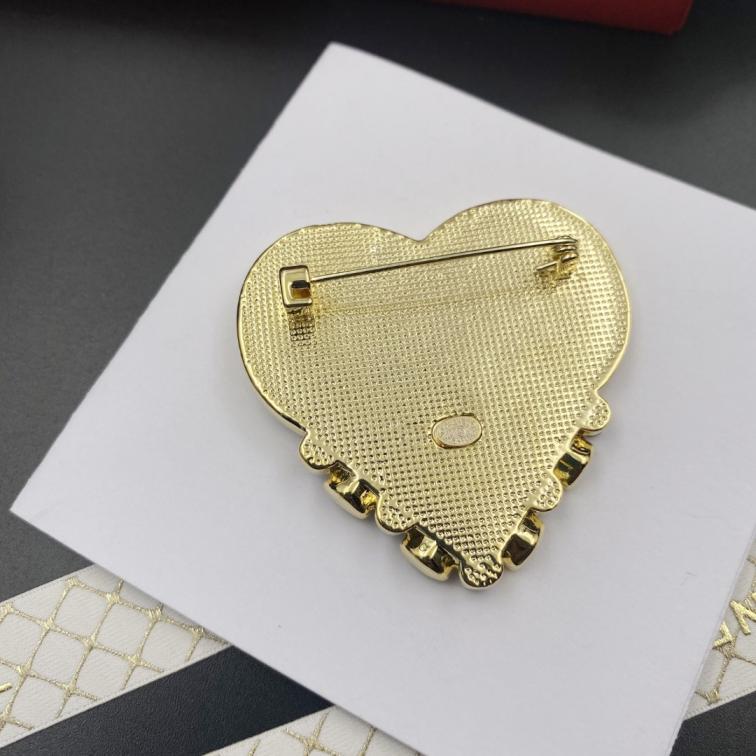 C208 Chanel brooch 107667