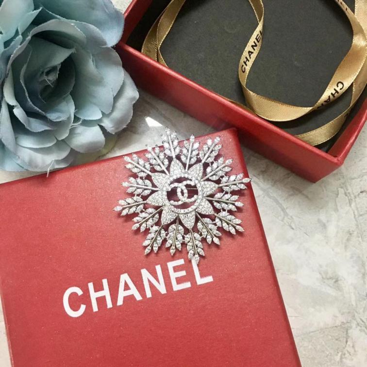D024 Chanel brooch 107857