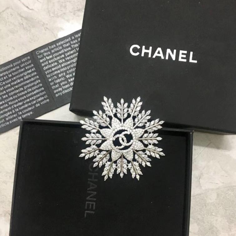 D024 Chanel brooch 107857