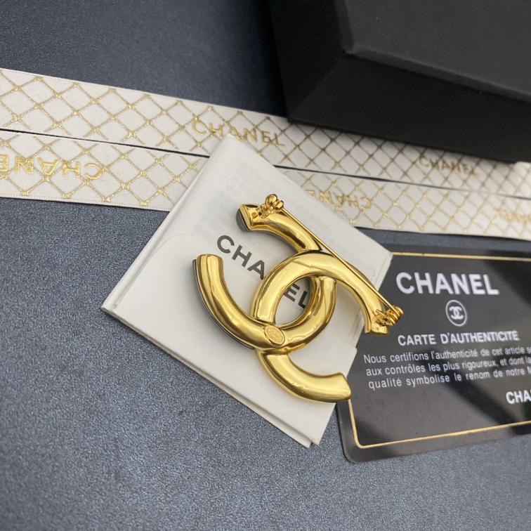 C076 Chanel brooch 108044