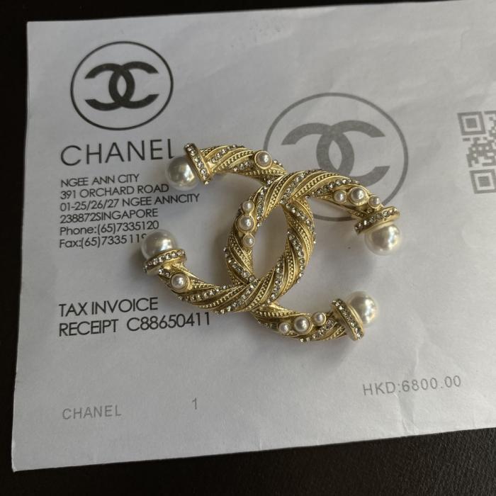 C044  Chanel brooch 108058
