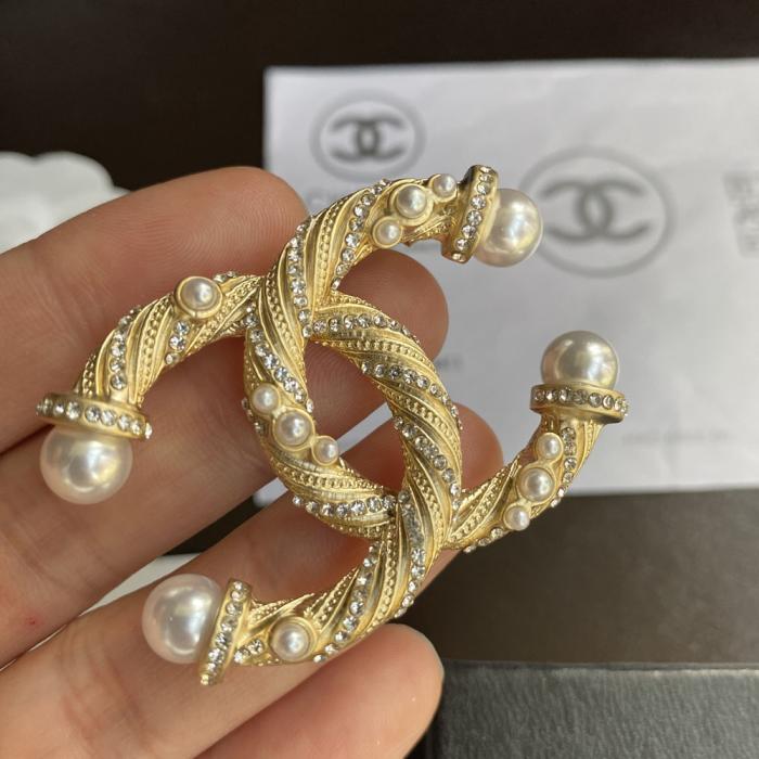 C044  Chanel brooch 108058