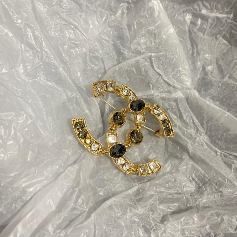 Chanel brooch 108353