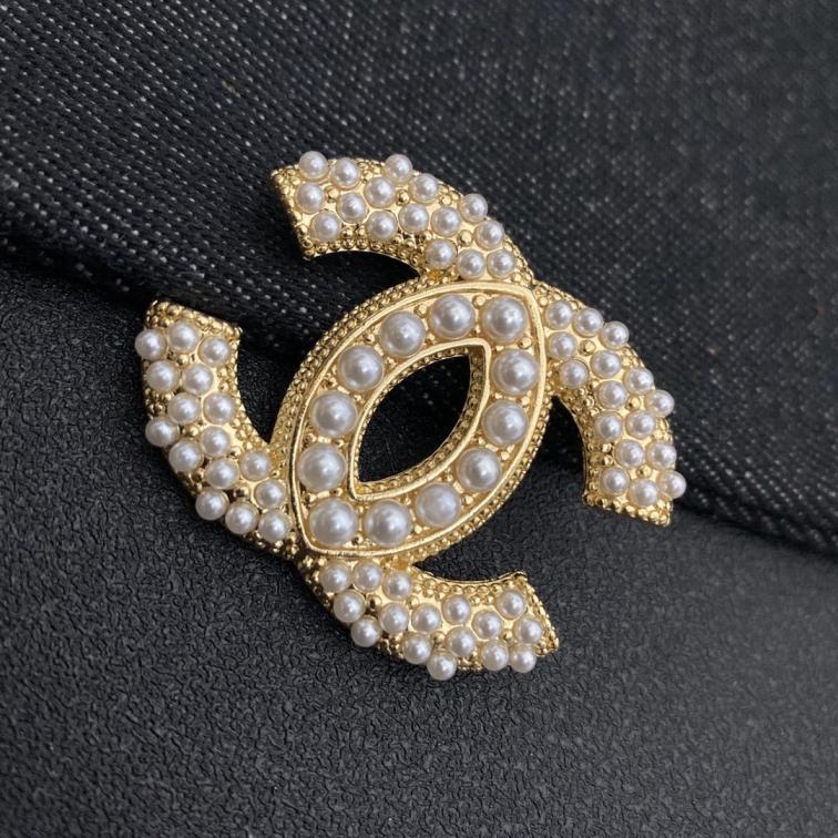 Chanel brooch 108390