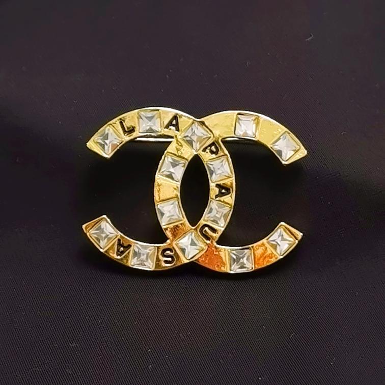 Chanel brooch 108393