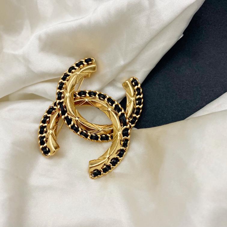 Chanel brooch 108414