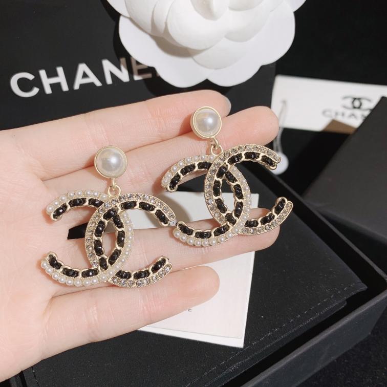 A374    Chanel earring 108579