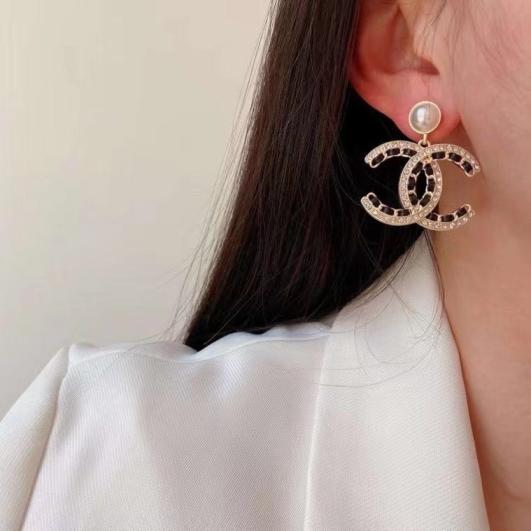 A374    Chanel earring 108579