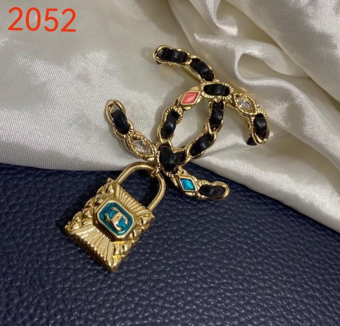 Chanel brooch 108404